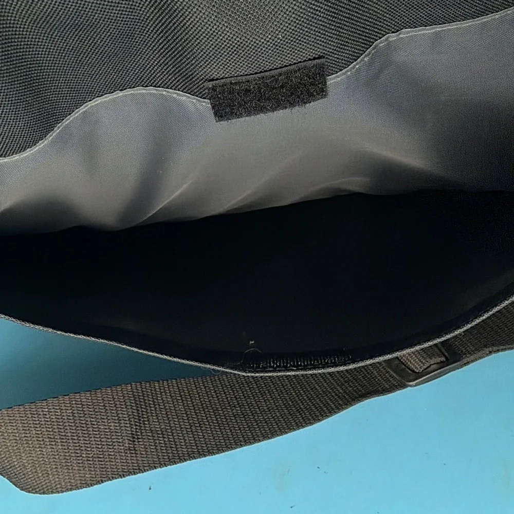 Kensington Simply Portable SP10 15.6 Laptop Bag Sleeve Case Black Shoulder Strap
